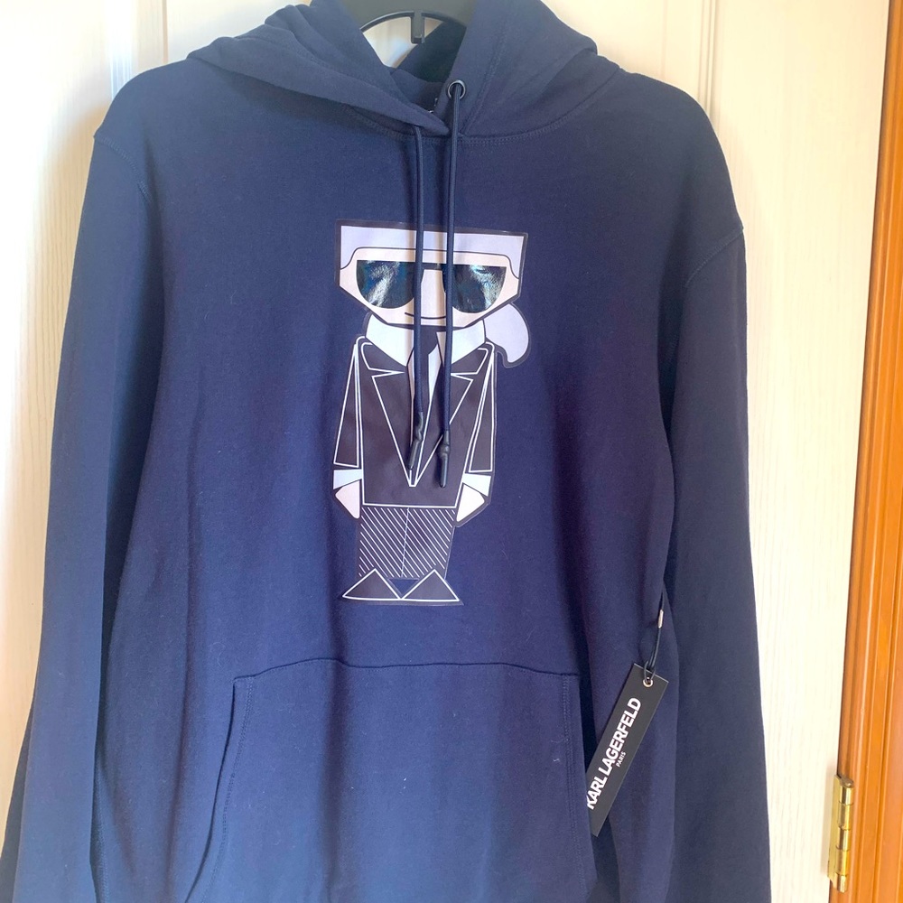 This is Hoodie for men size M